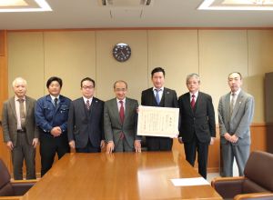 大分県知事へ、脱炭素チャレンジカップ2021「環境大臣賞グランプリ受賞」の報告