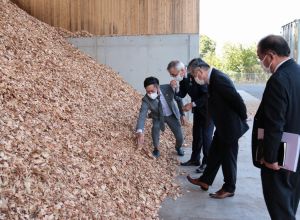 中津市の奥塚市長が日本フォレスト㈱中津工場を訪問されました